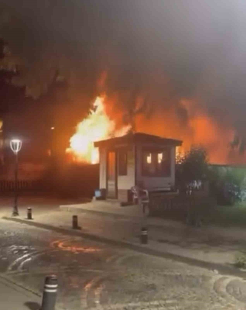 Tarihi hamamda korkutan yangın