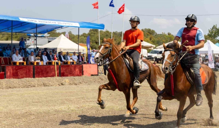 Bursa’da 135 sporcu ve rahvan atı şampiyonluk için koştu