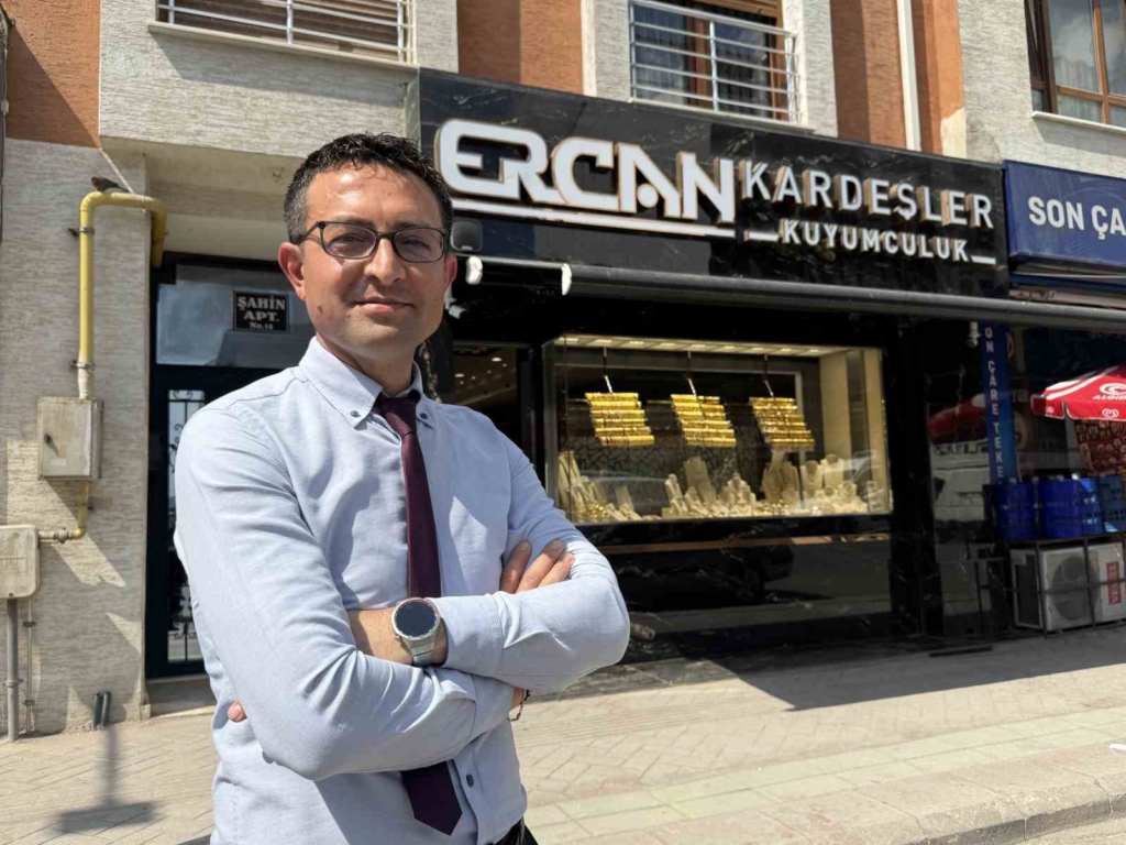 Umre parasını kuyumcunun dikkati sayesinde kurtardı