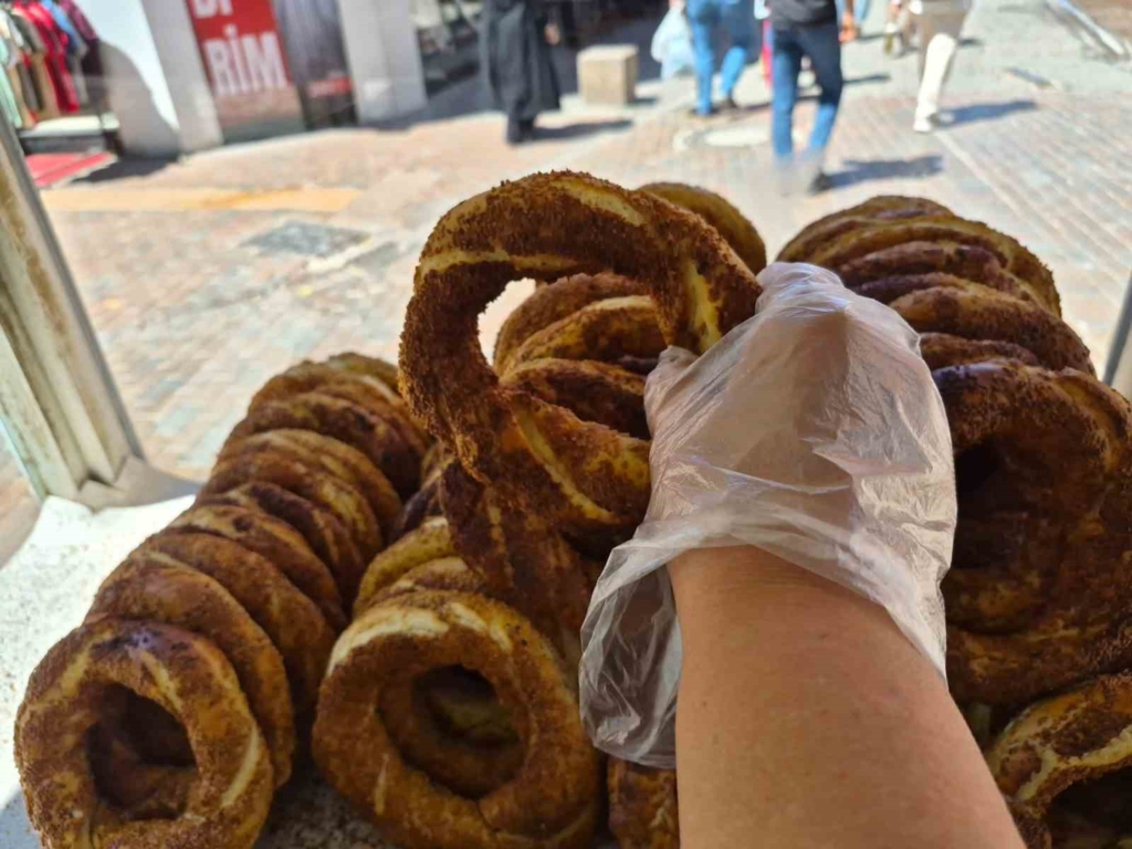 Yılların simitçisi esnaflığın zor yönlerini anlattı