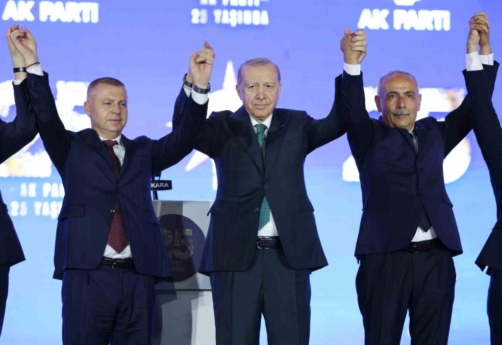 Cumhurbaşkanı Erdoğan: "Allah ömür ve sağlık verirse daha nice yıllar Türkiye’ye hizmet mücadelesi içinde olacağım"