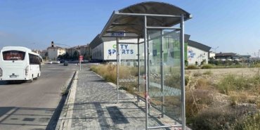 Vatandaşların tepkisi sayesinde bank gitti yerine otobüs durağı geldi