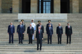 Cumhurbaşkanı Erdoğan başkanlığındaki YAŞ üyeleri Anıtkabir’i ziyaret etti