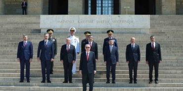 Cumhurbaşkanı Erdoğan başkanlığındaki YAŞ üyeleri Anıtkabir’i ziyaret etti