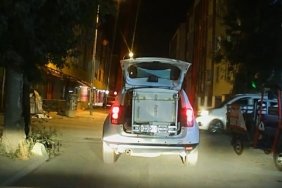 Beyaz eşyayı iple bağlayıp bagajda taşıdı