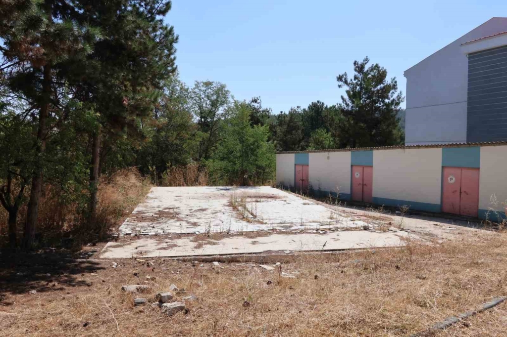 İl Müdürü Şimşek’ten okulun yeni spor alanı projesine inceleme