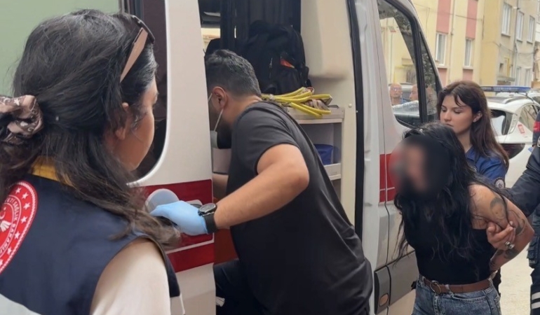 Eskişehir’de çekiçli kadını polis 1.5 saatte sakinleştirdi