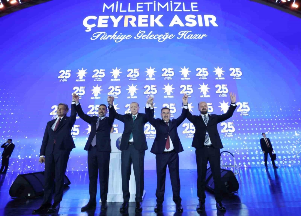 Cumhurbaşkanı Erdoğan: "Allah ömür ve sağlık verirse daha nice yıllar Türkiye’ye hizmet mücadelesi içinde olacağım"