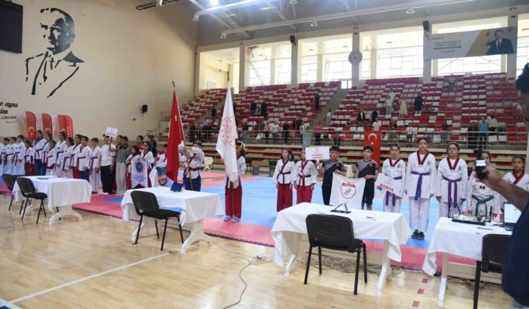 Eskişehir’de 2. İller Arası Taekwondo Poomsae Turnuvası sürüyor