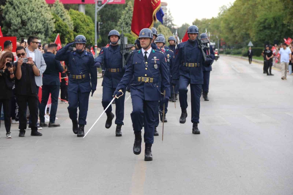 Eskişehir’de Zafer Bayramı törenlerle kutlandı