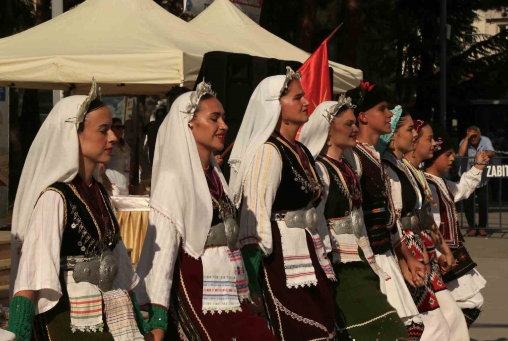 Dünyaca ünlü Taşköprü sarımsağı festivalde yarıştı: 80 demet arasından en iyi sarımsak seçildi