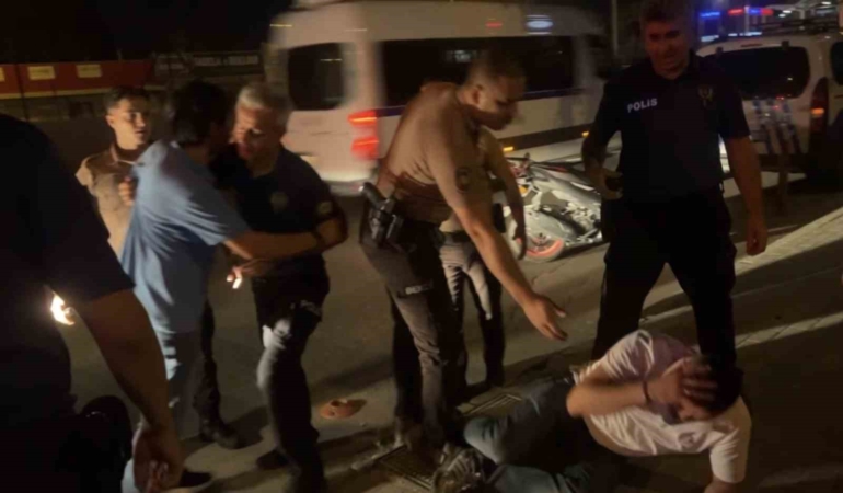 Bursa’da alkollü şahsın temassız yere düşüşü kamerada