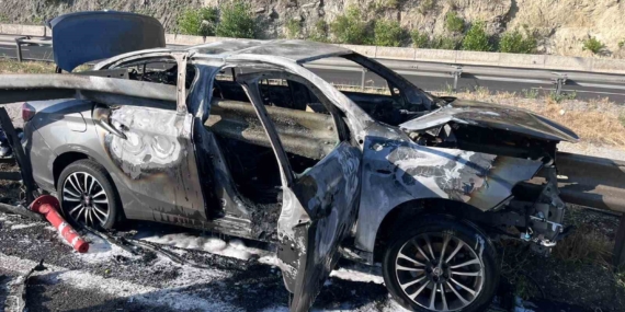 Bilecik’te otomobil bariyere çarpıp alev aldı: 3 astsubay yaralandı