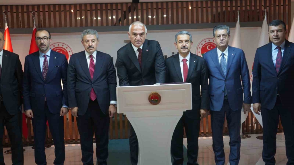 Bakan Ersoy: "Kütüphaneler artık yalnızca kitap okunan yerler değil araştırmanın, üretimin, inovasyonun ve kültürel gelişimin merkezi haline geldi"