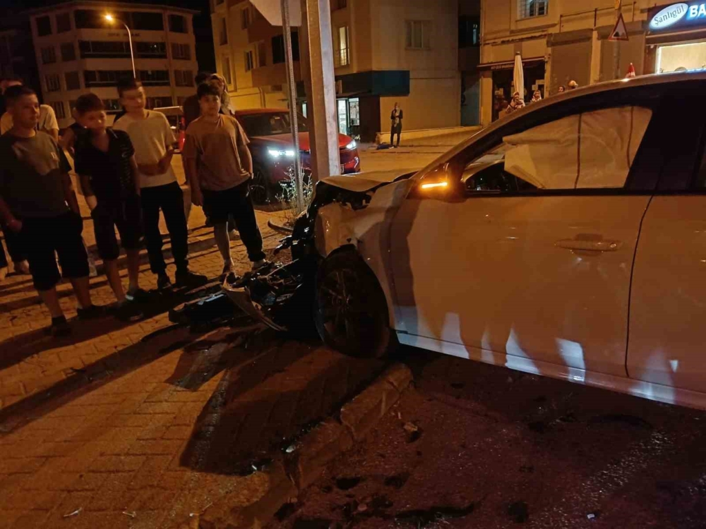 Kazaya karışan 1,62 promil alkollü sürücünün ehliyetine el konuldu