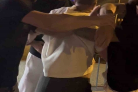 Gece kulübünden çıkıp kavgaya böyle tutuştular… Ayakta zor durdular