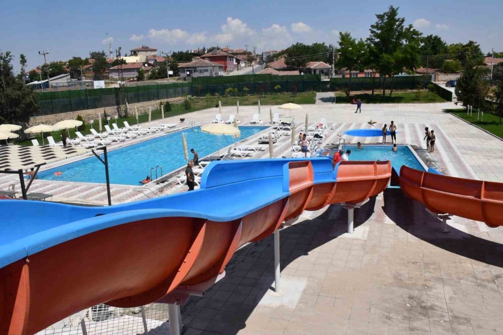 Beylikova’da aquapark ve yüzme havuzları yeniden hizmete açıldı