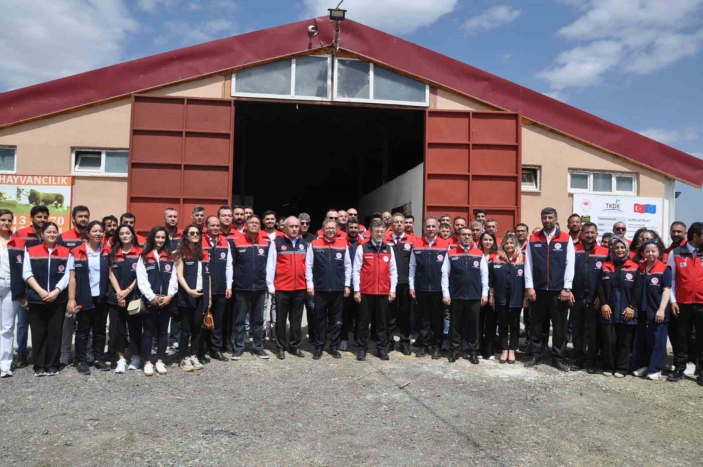 Bakan Yumaklı Kars’ta GEKİS’i tanıttı: Büyükbaş hayvancılıkta "dijital kimlik" dönemi başladı