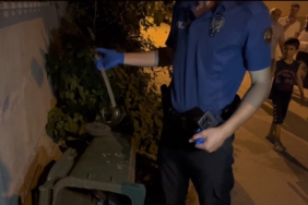 Kavgaya oyuncak kılıçla gelmişler