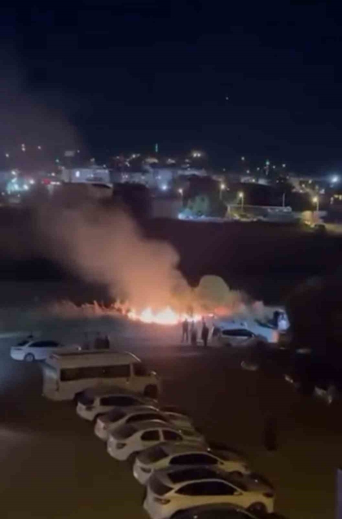Düğünde atılan havai fişek yangın çıkardı
