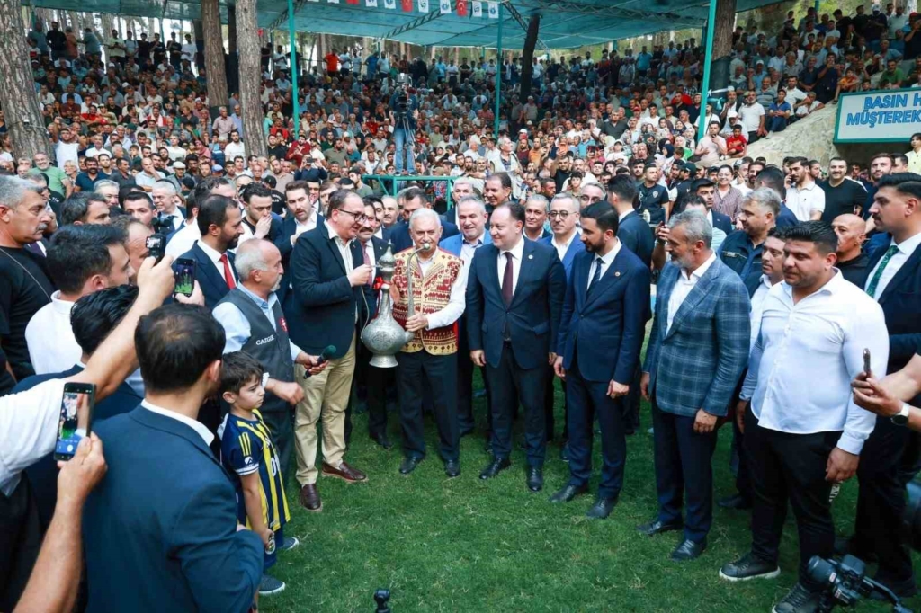 Aba Güreşi Festivali’nde güreş ağası Türk Devletleri Teşkilatı Aksakallar Heyeti Başkanı Binali Yıldırım oldu