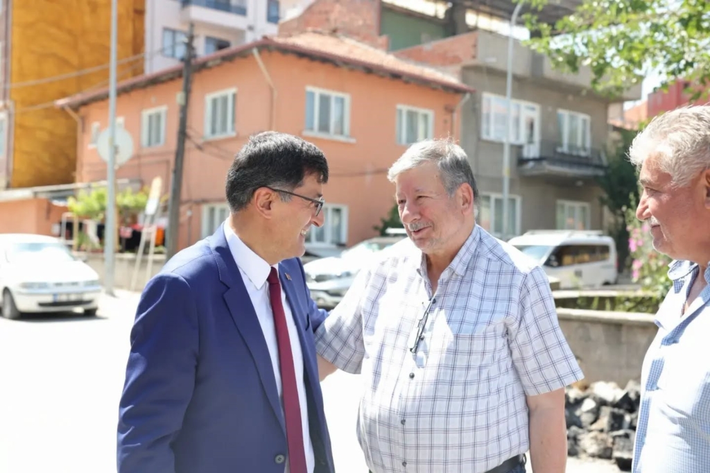 Kütahya Belediye Başkanı Kahveci, Maltepe Mahallesi’nde incelemelerde bulundu