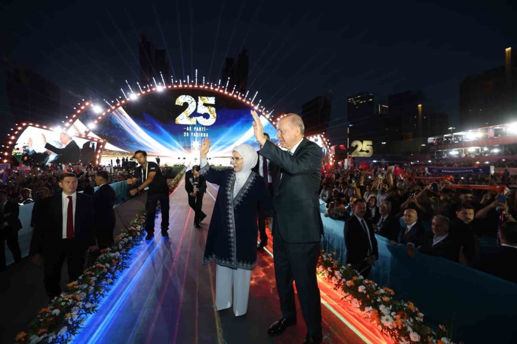 Cumhurbaşkanı Erdoğan: "Allah ömür ve sağlık verirse daha nice yıllar Türkiye’ye hizmet mücadelesi içinde olacağım"