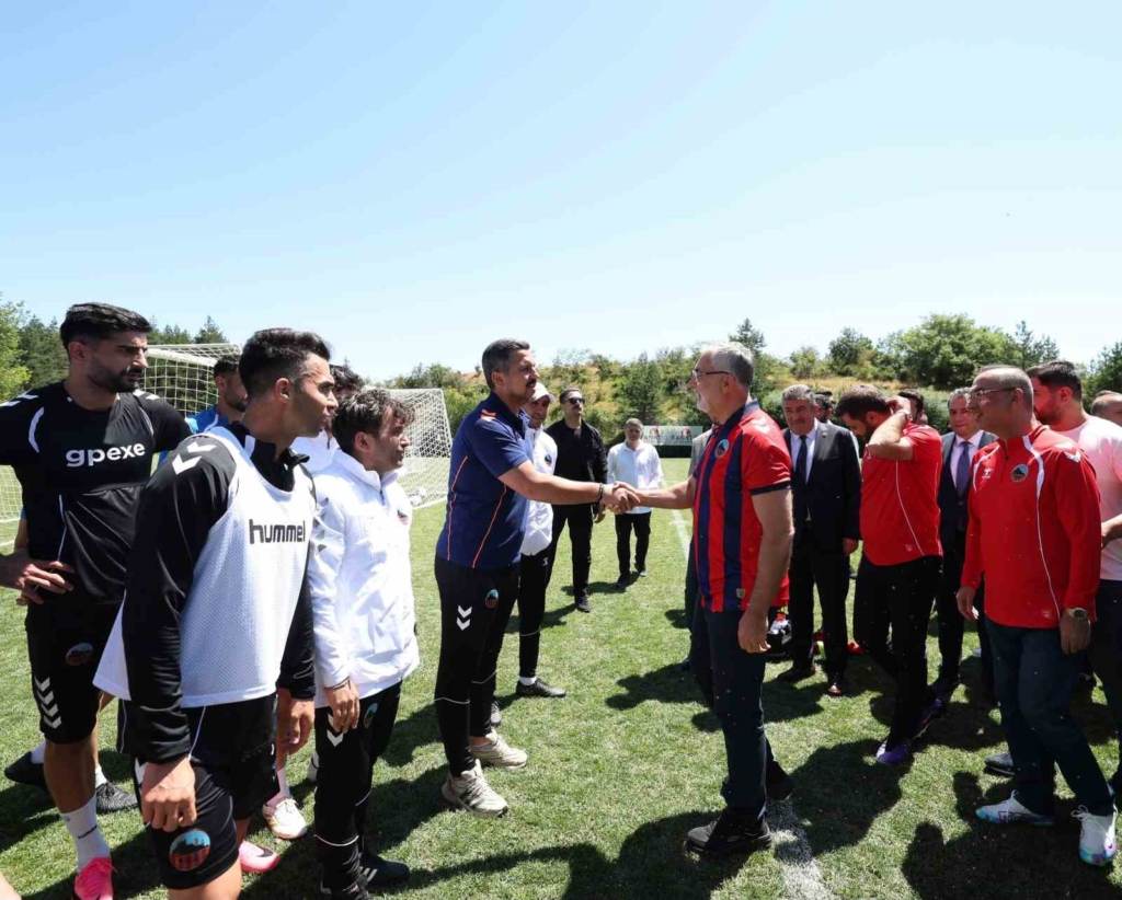 Bakan Işıkhan, Bolu kampındaki Mardin 1969 Spor’u ziyaret etti