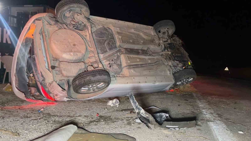 Otomobilin çiftlik duvarına çarpıp devrildigi kazada sürücü yaralandı