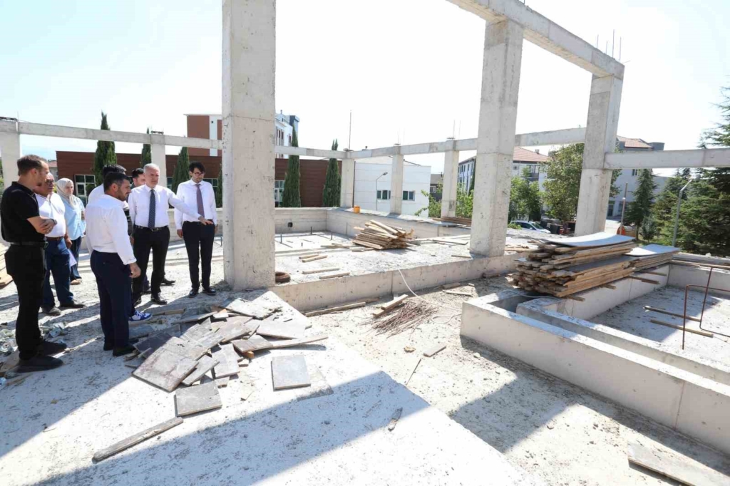 Alanyurt yüzme havuzunda yapım çalışmaları sürüyor