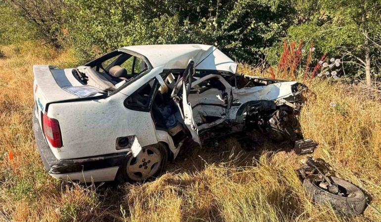 Afyonkarahisar’da iki otomobil çarpıştı: 1 ölü, 3 yaralı