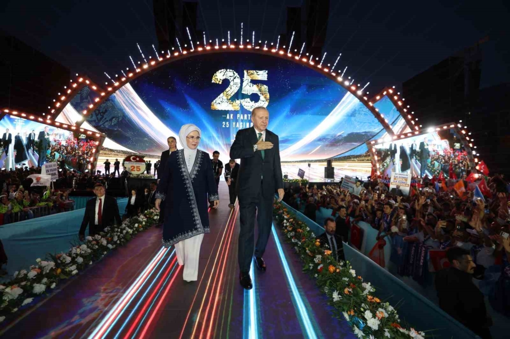 Cumhurbaşkanı Erdoğan: "Allah ömür ve sağlık verirse daha nice yıllar Türkiye’ye hizmet mücadelesi içinde olacağım"