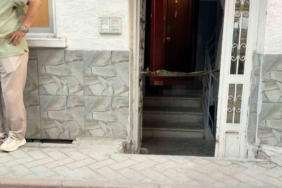 Sokakta düşen yaşlı adam evinin kapısında hayatını kaybetti