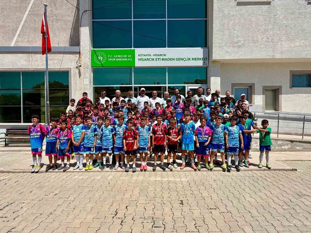 Hisarcık’ta "Ethem Bal Kupası U10 Futbol Turnuvası" sona erdi