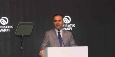 Bakan Kacır: "Sanayi devriminden bu yana yaklaşık 1,5 derece ısınan yerküre, bugün alarm veriyor"