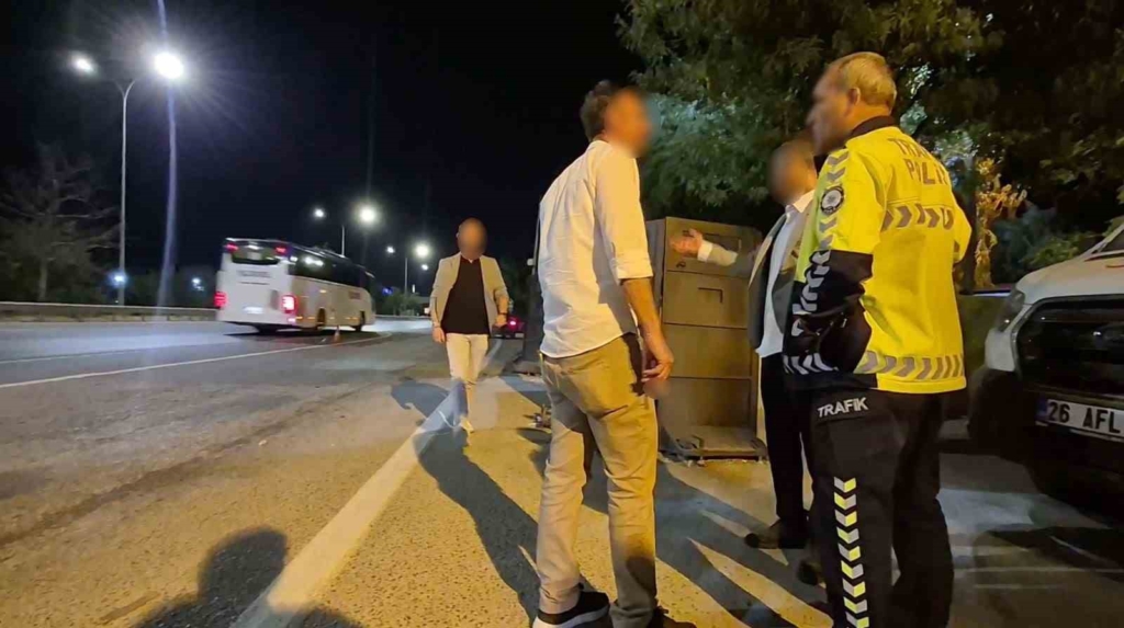 Alkollü sürücünün aracını teslim almaya gelen yakını da alkollü çıktı