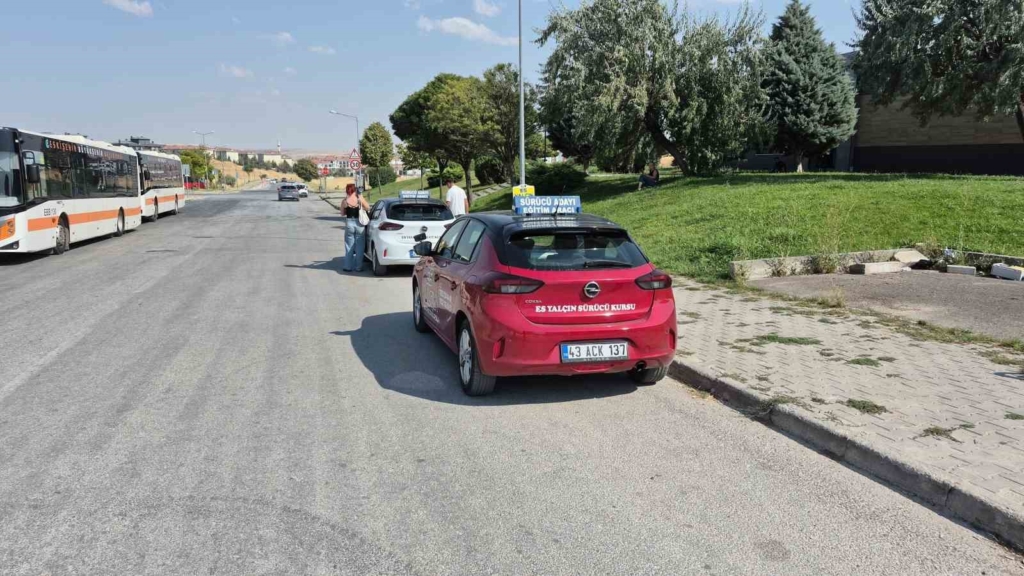 Ehliyet sınavlarında sabit parkur dönemine son