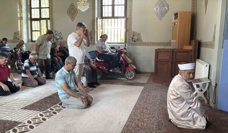Asırlık Hacı Hasan Ağa Camii 17 yıldır engelsiz ibadete imkân sunuyor