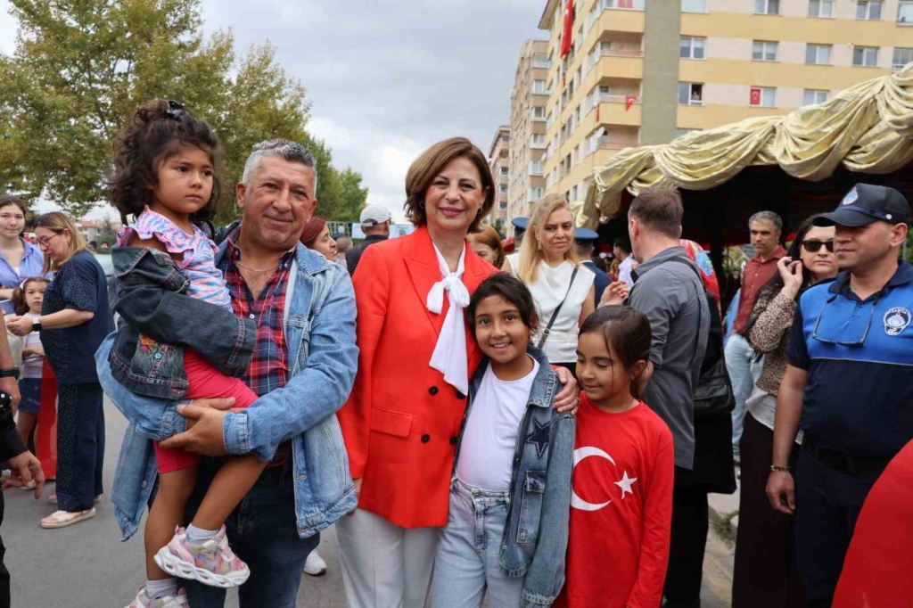 Başkan Ünlüce: "Kahramanlıkla kazanılan, gururla kutlanan zaferin 104. yılı kutlu olsun"