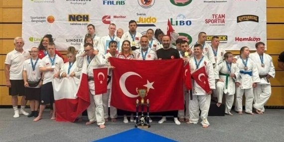 Bakan Bak’tan Down Judo Milli Takımına tebrik