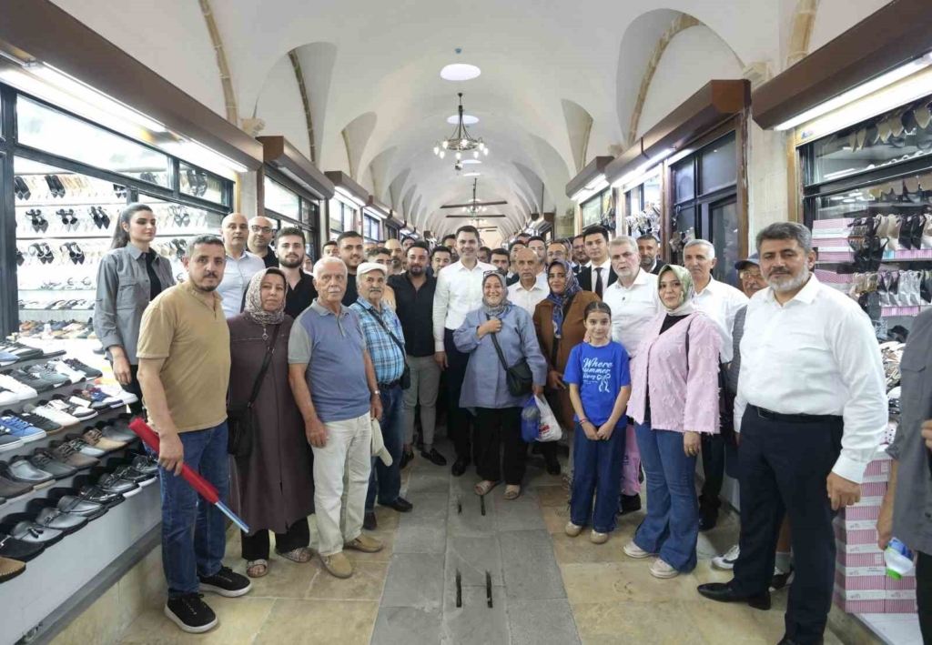 Bakan Kurum, Kahramanmaraş’ta Kapalıçarşı’yı ziyaret etti