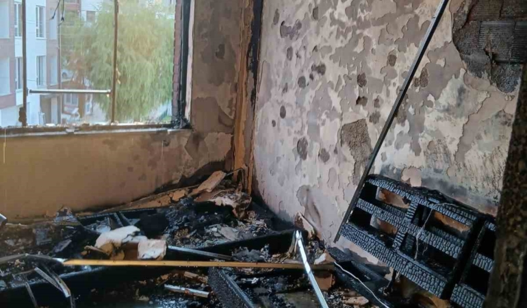 Eskişehir’de 2 katlı binada yangın: 1’i çocuk 5 kişi etkilendi