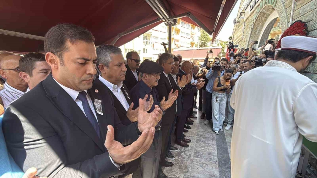 Güzin Büyükerşen son yolculuğuna uğurlandı