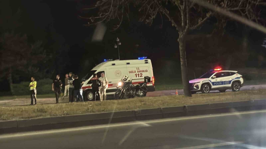 Alev topuna dönen otomobil küle oldu, sürücünün vücudunda yanıklar oluştu