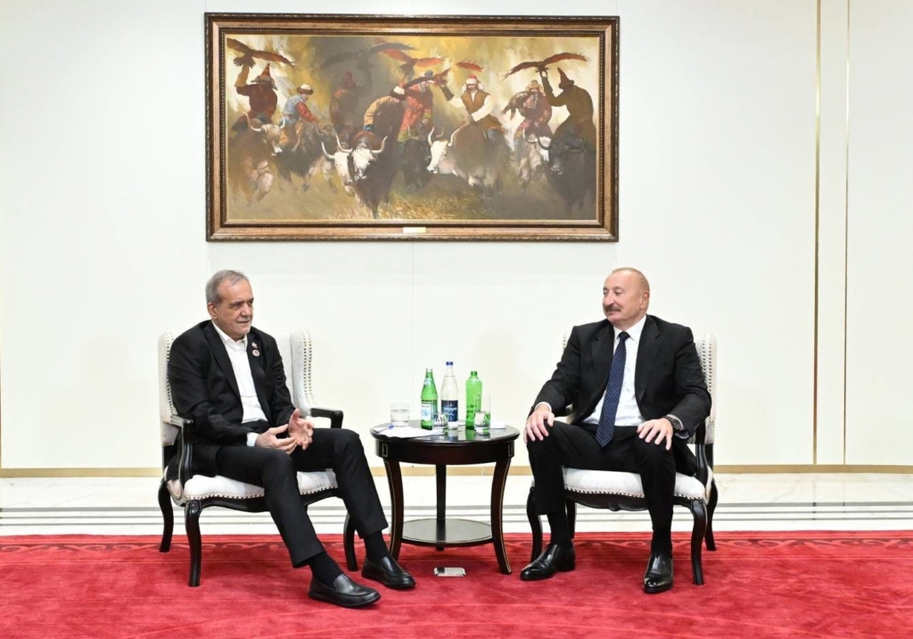 Azerbaycan Cumhurbaşkanı Aliyev, İran Cumhurbaşkanı Pezeşkiyan ile Bişkek’te görüştü