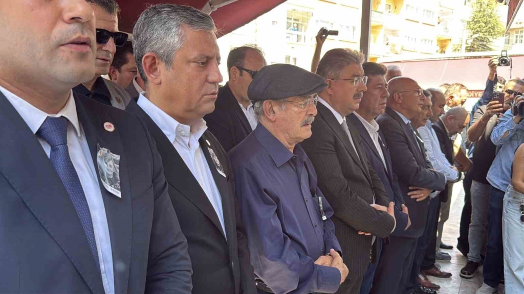 Güzin Büyükerşen son yolculuğuna uğurlandı