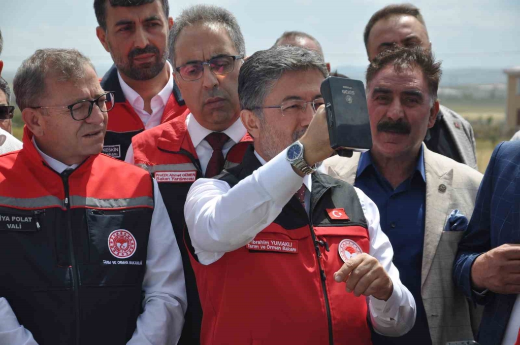 Bakan Yumaklı Kars’ta GEKİS’i tanıttı: Büyükbaş hayvancılıkta "dijital kimlik" dönemi başladı