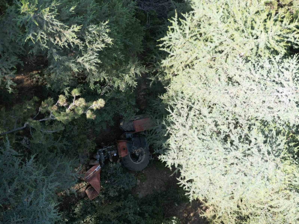 Afyonkarahisar’da 30 metrelik uçurumda can pazarı