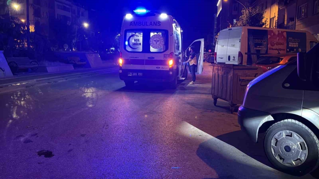 Kiraladığı scooterdan düşüp sızan alkollü kadın hastaneye kaldırıldı