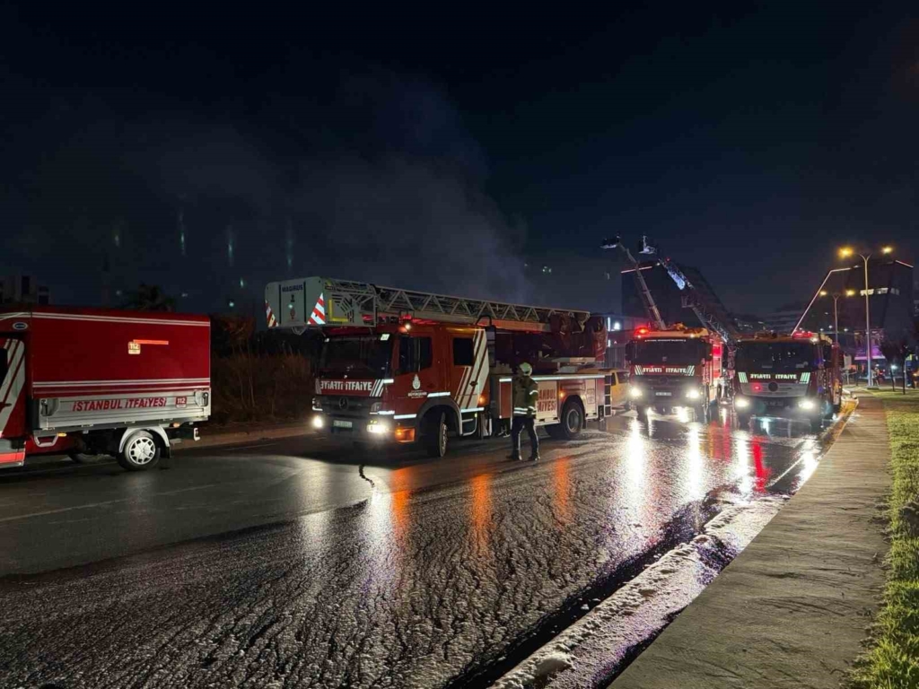 Başakşehir Aymakoop Sanayi Sitesi’ndeki yangın söndürüldü: İş yeri kullanılamaz hale geldi